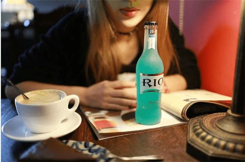 新茶飲時(shí)代 當(dāng)青梅竹馬解不開的消費(fèi)困局，遇見“小白”的零售解法