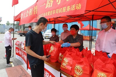 廈門市總工會(huì)啟動(dòng)助企惠民六大專項(xiàng)行動(dòng)，助力實(shí)現(xiàn)經(jīng)濟(jì)社會(huì)發(fā)展“雙過(guò)半”目標(biāo)